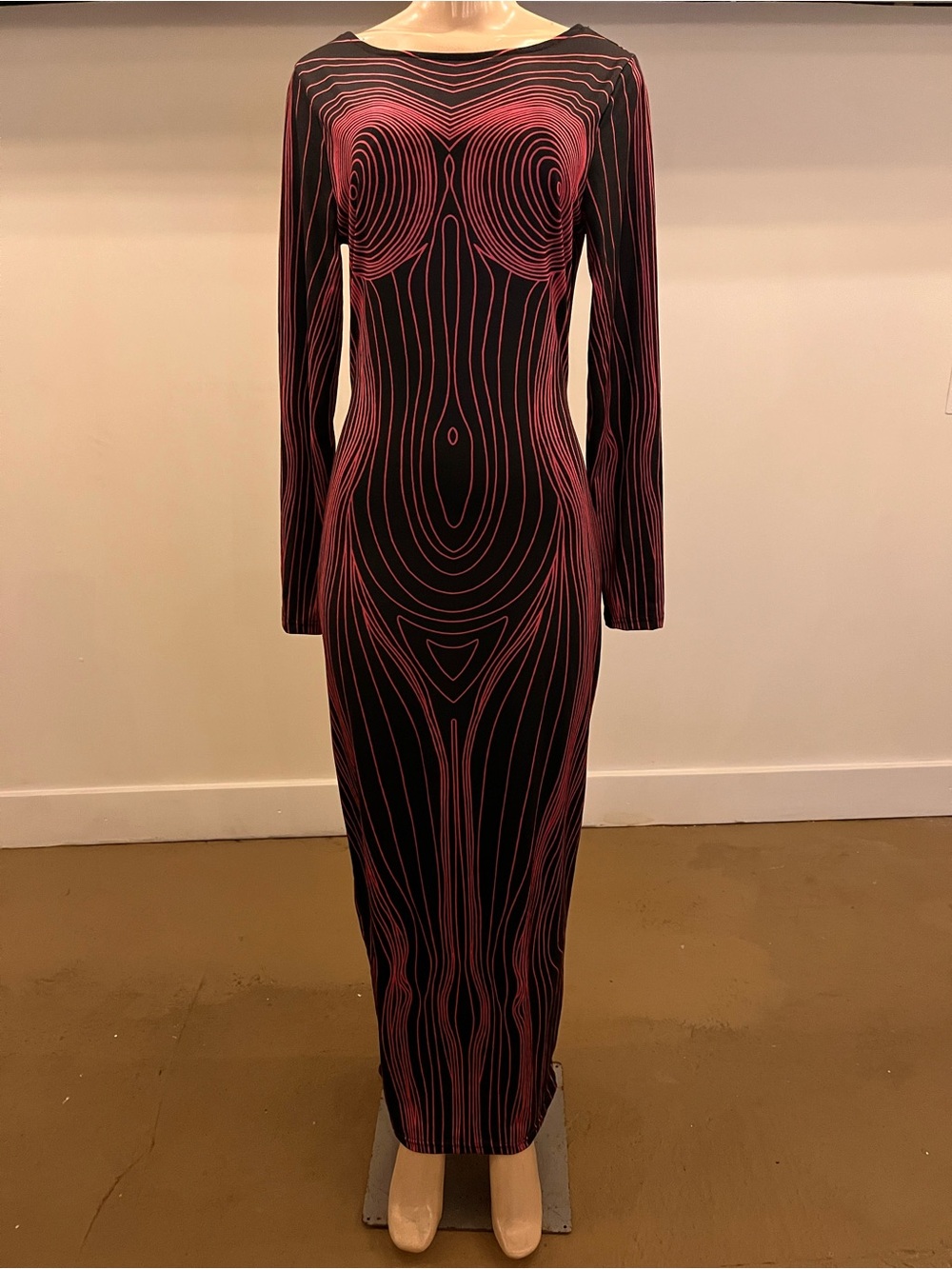 Long-Sleeve Black Maxi Dress with Pink Contour Print